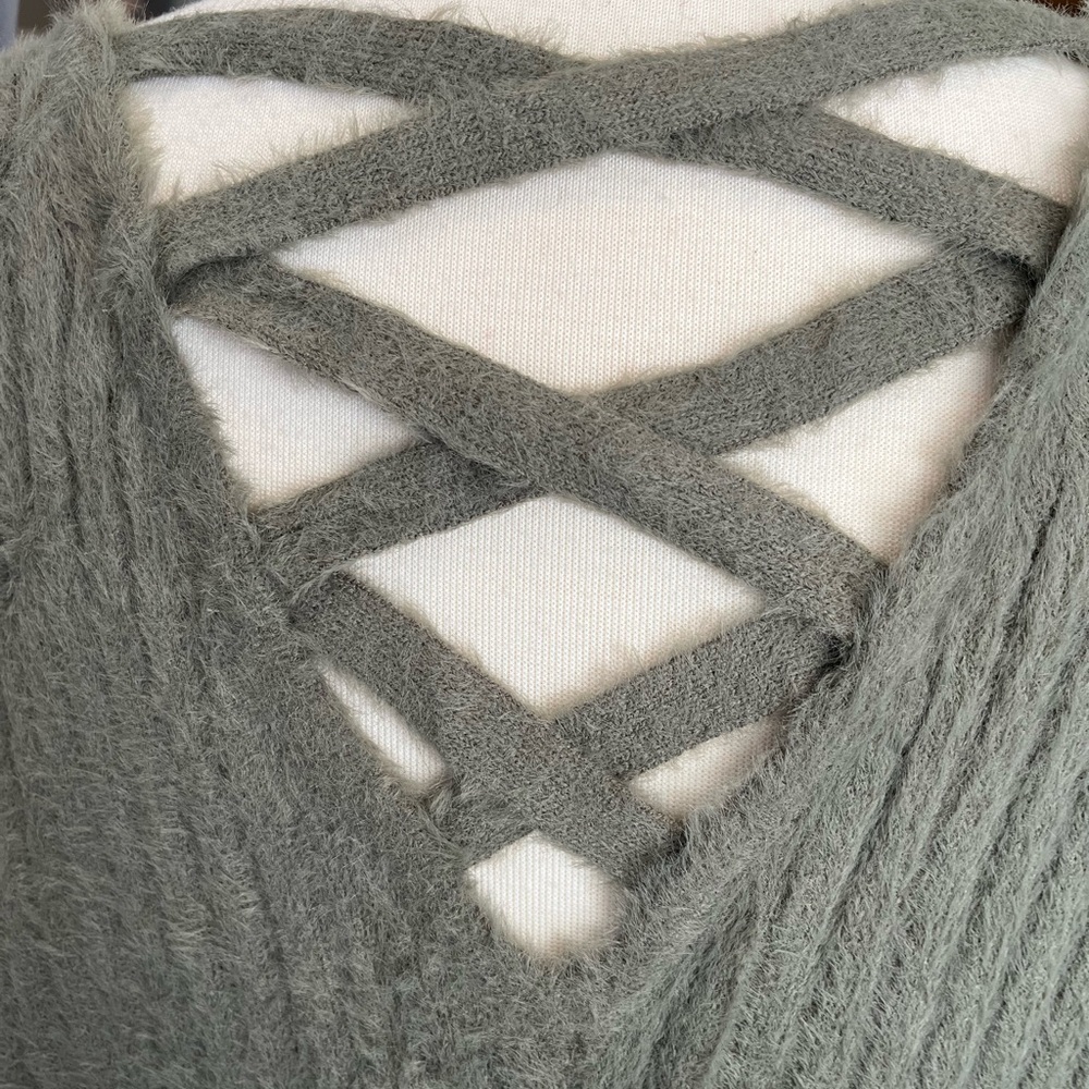Open Back Sweater - Picture 2 of 8